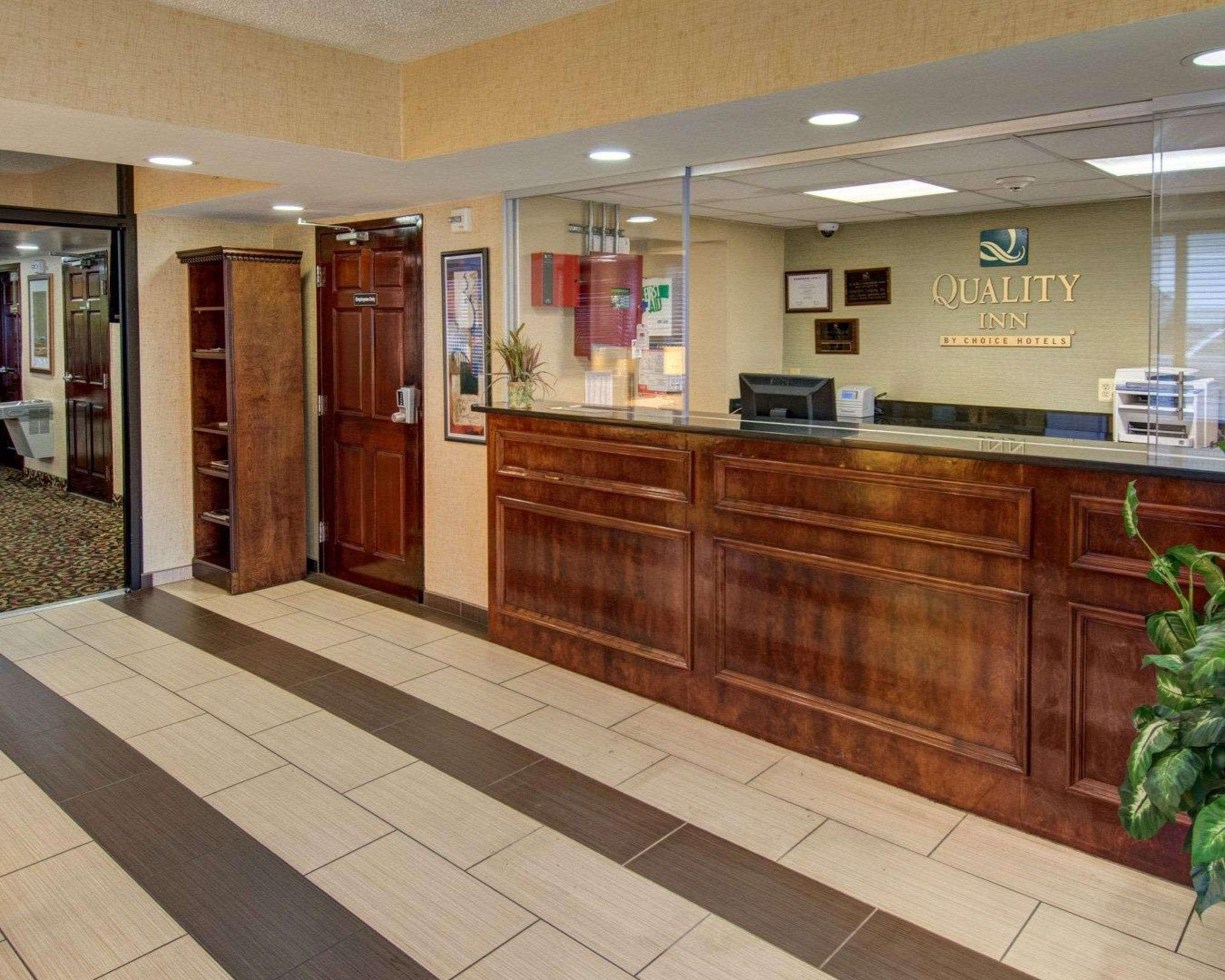 Quality Inn Takoma Park Bagian luar foto